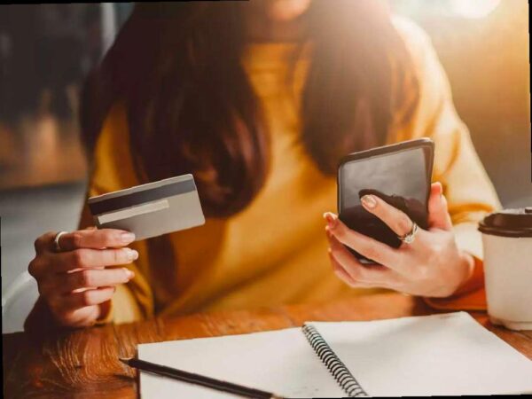 Аферисты из Сочи обманули женщину на 7 миллионов рублей, выдавая себя за правоохранителей