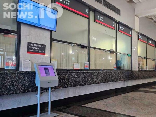 Из-за плохой погоды задерживается отправление нескольких поездов адлерского направления