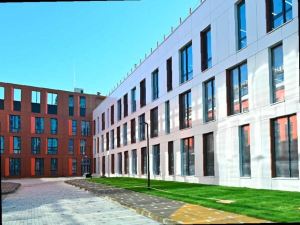 Готова новая школа в Бытхе: более 93% готовности