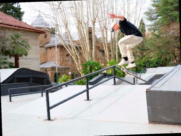 В Сочи после трехлетнего перерыва открыли обновленный скейт-парк