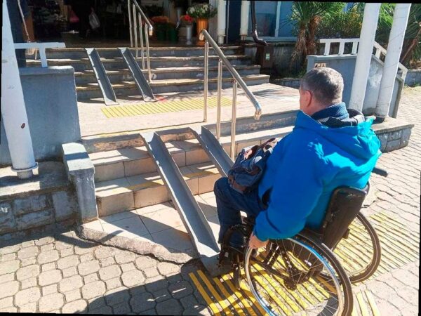 Магазины и кафе в центре Сочи проверили на доступность для маломобильн