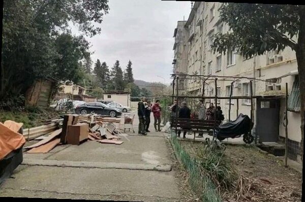 В Сочи подвалы многоквартирных домов готовят под укрытия: в Хосте очис